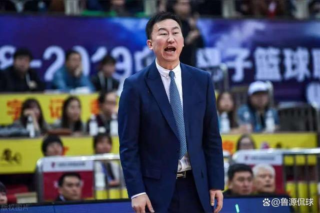 包含记者：刘维伟与青岛俱乐部完成续约上赛季2-3不敌广厦略显遗憾的词条