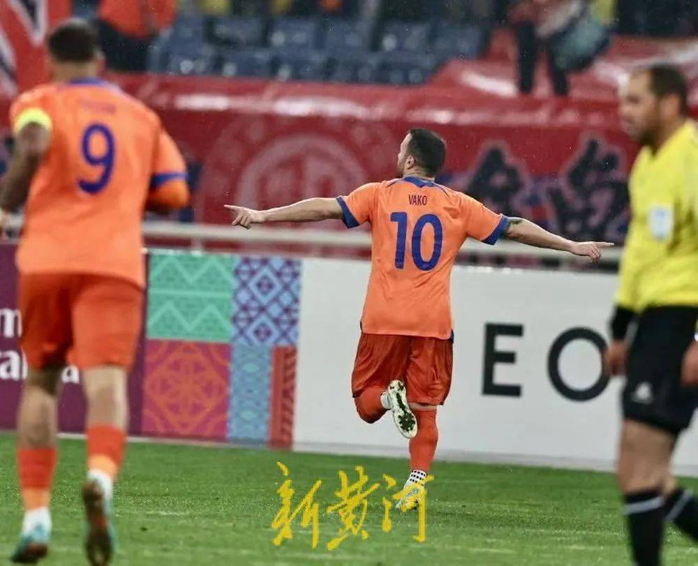 中超红牌！山东泰山队3-1胜武汉三镇！克雷桑进球无效！泽卡两球